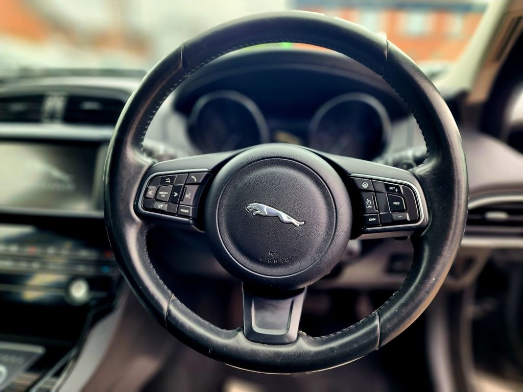 Used Jaguar XE 2015 for sale - 76139490: Photo 25
