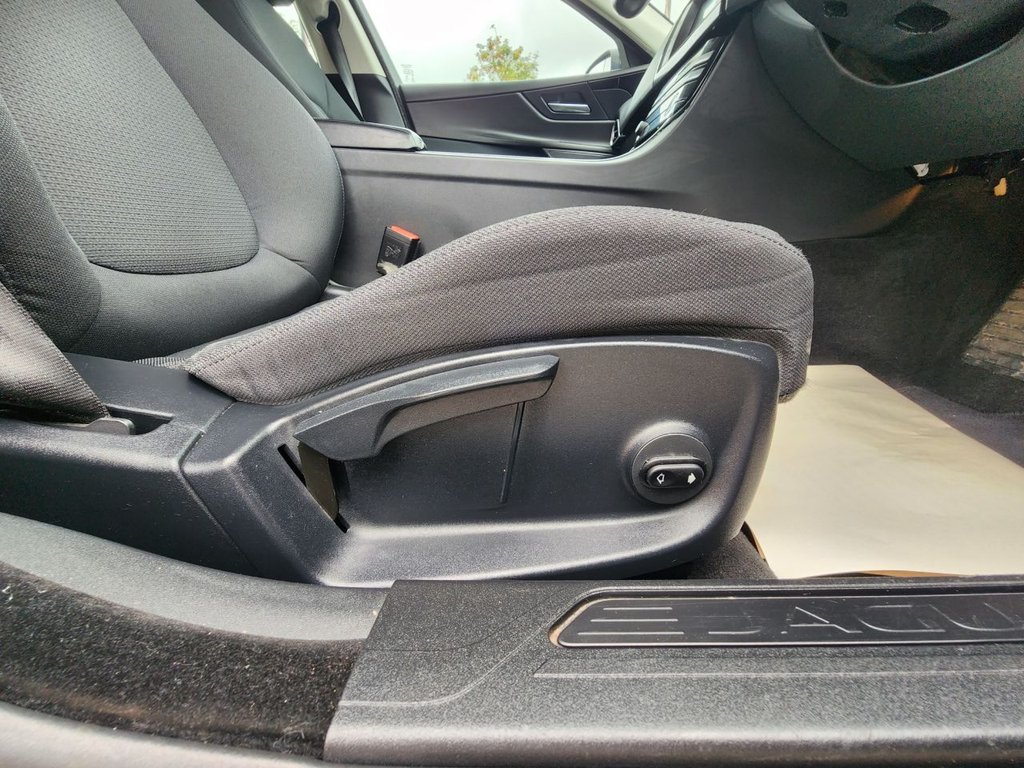 Used Jaguar XE 2015 for sale - 76139490: Photo 31