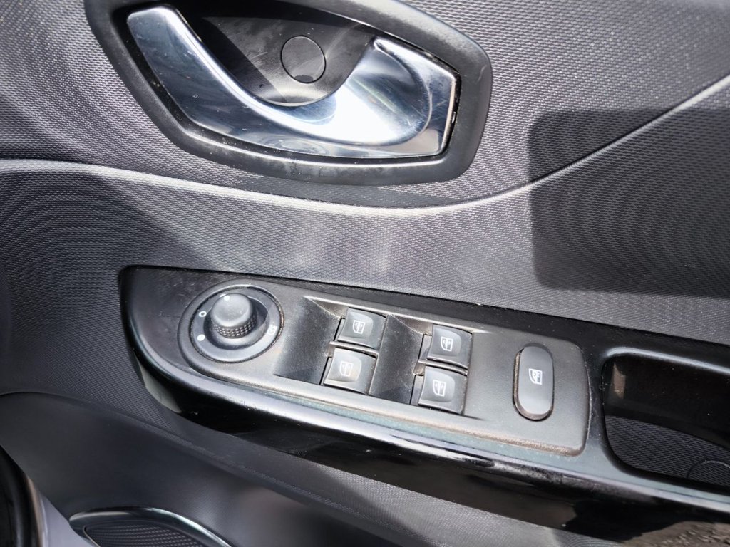Used Renault Captur 2014 for sale - 76139456: Photo 21