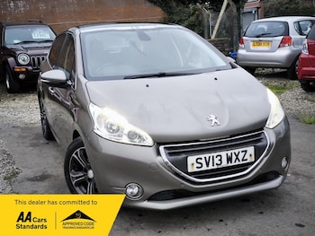 Used Peugeot 208 2013 for sale - 76139444: Photo