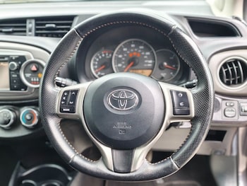 Used Toyota Yaris 2012 for sale - 78543635: Photo