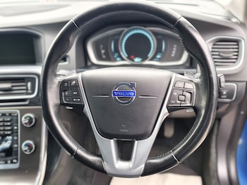 Used Volvo V60 2015 for sale - 79334081: Photo