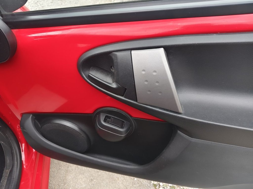 Used Peugeot 107 2014 for sale - 76168451: Photo 15