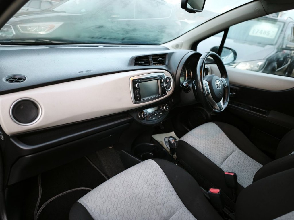 Used Toyota Yaris 2012 for sale - 76574745: Photo 16