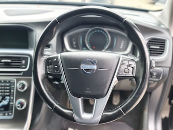Used Volvo V60 2014 for sale - 78543661: Photo