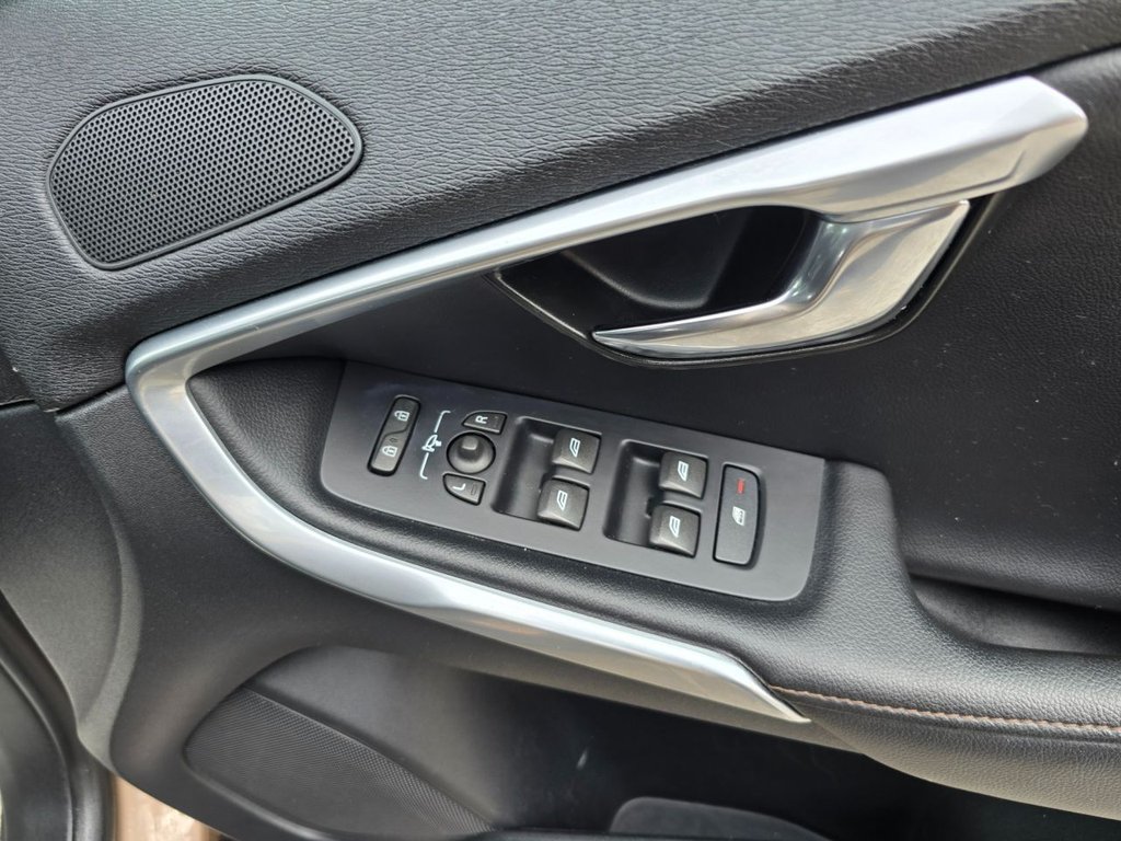 Used Volvo V40 2015 for sale - 76256000: Photo 22