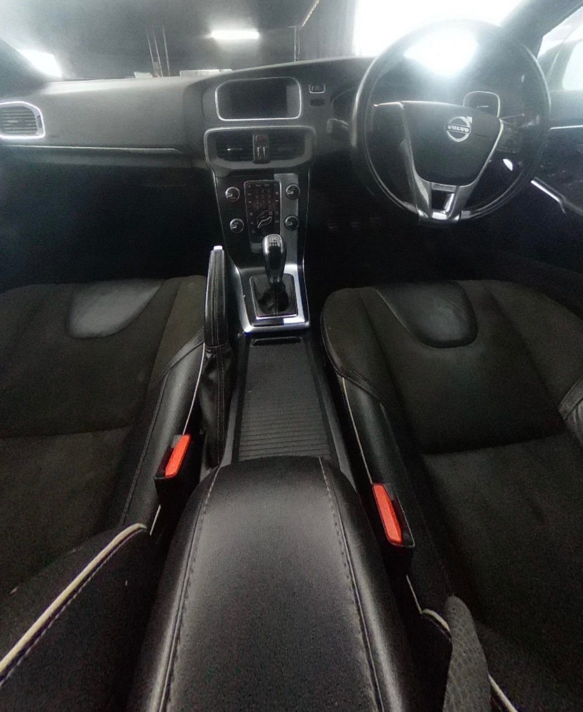 Used Volvo V40 2015 for sale - 77037044: Photo 11