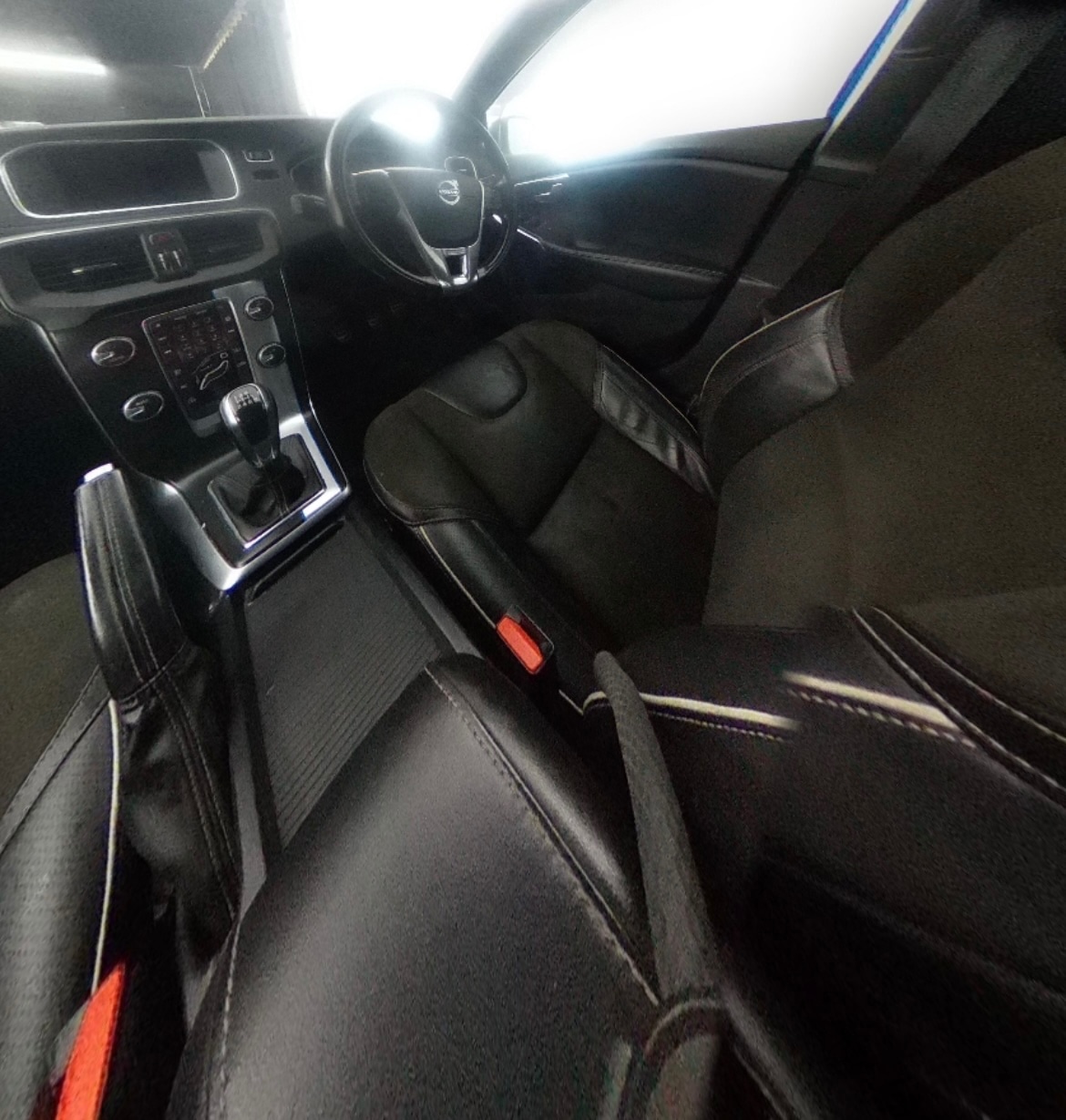 Used Volvo V40 2015 for sale - 77037044: Photo 13