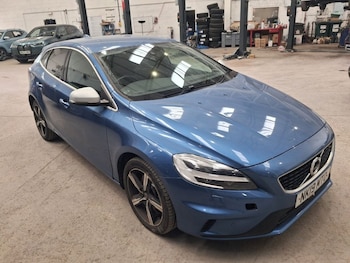 Used Volvo V40 2019 for sale - 79586905: Photo