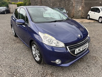 Used Peugeot 208 2014 for sale - 79349871: Photo
