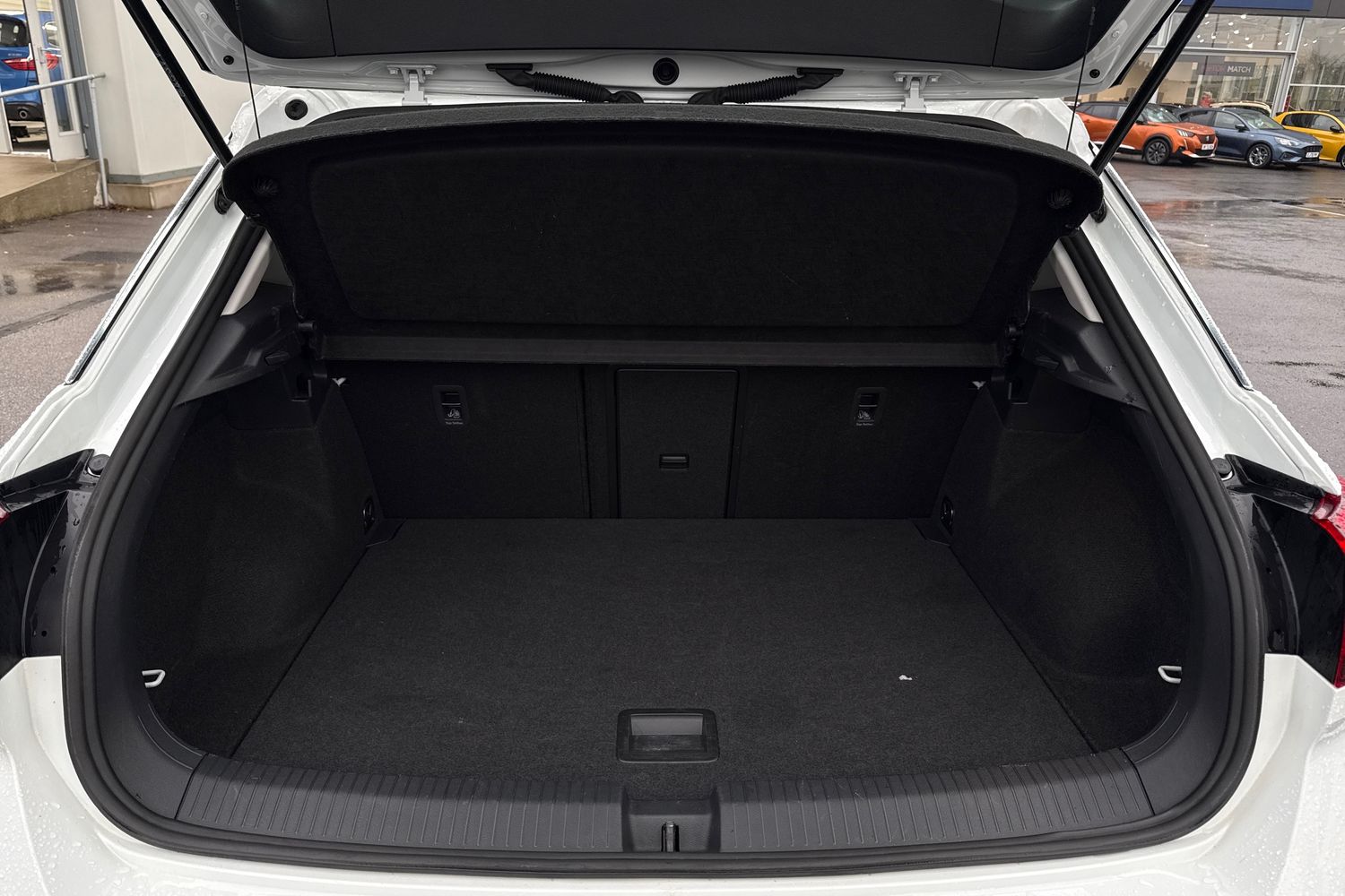 Used Volkswagen T-Roc 2023 for sale - 77472855: Photo 7