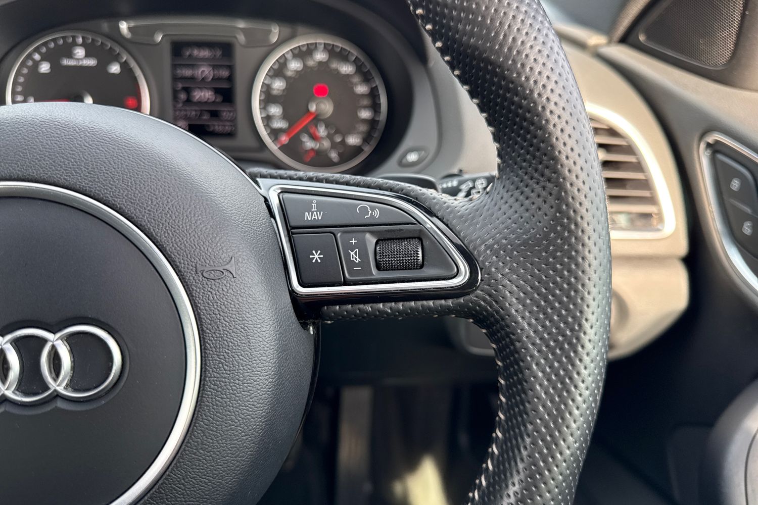 Used Audi Q3 2017 for sale - 77961464: Photo 40