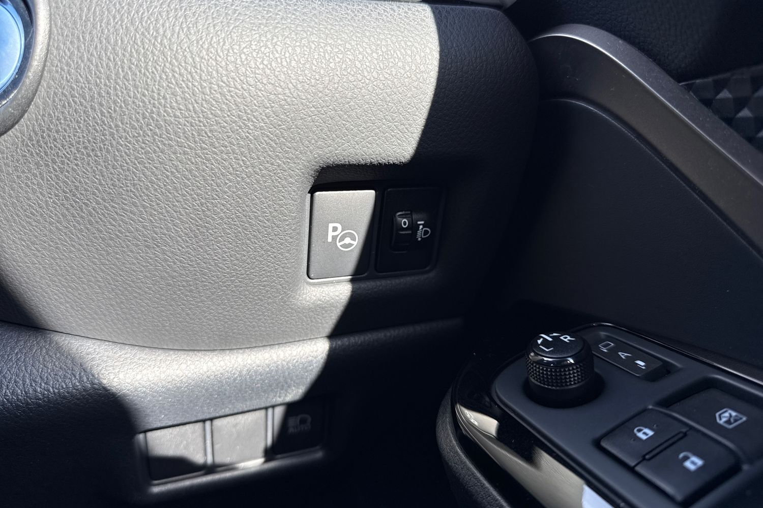 Used Toyota C-HR 2018 for sale - 77929024: Photo 45