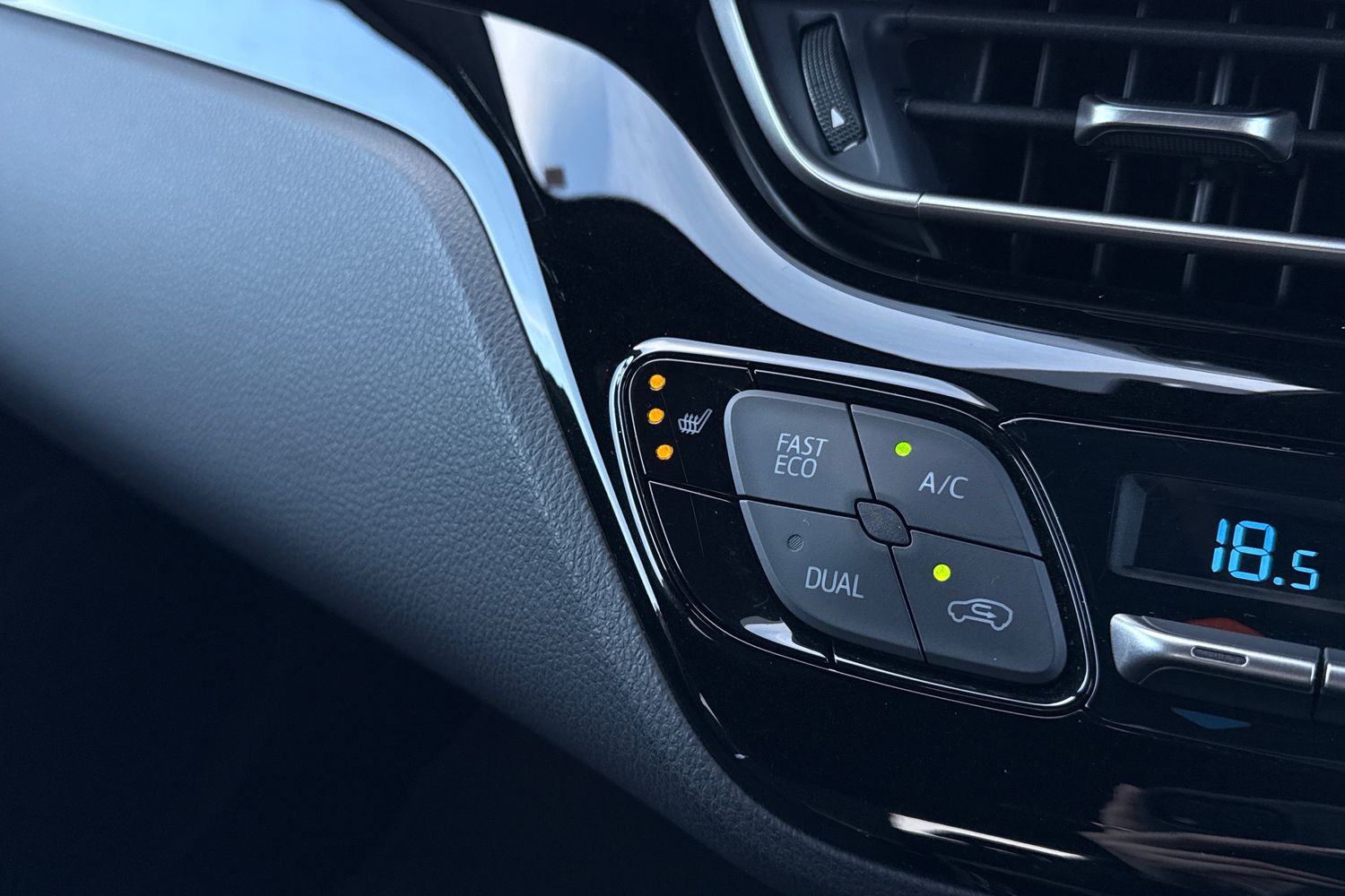 Used Toyota C-HR 2018 for sale - 77929024: Photo 56