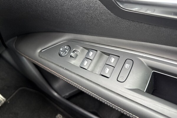 Used Peugeot 3008 2018 for sale - 76334395: Photo 42