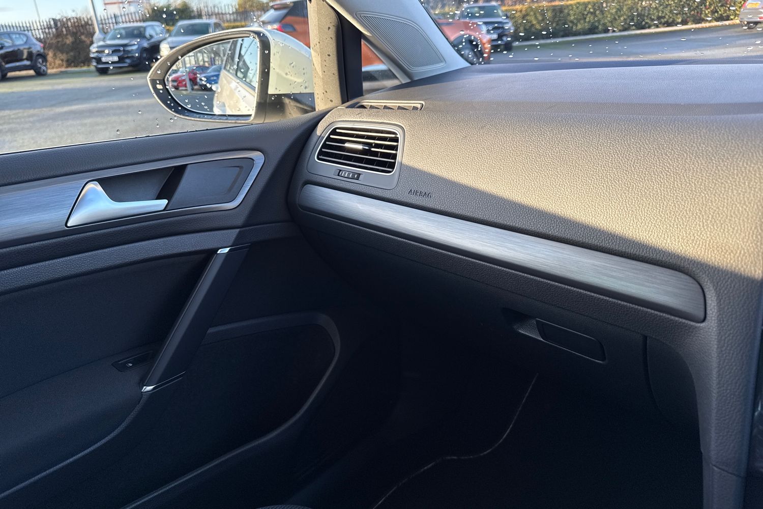 Used Volkswagen Golf 2019 for sale - 76929154: Photo 60