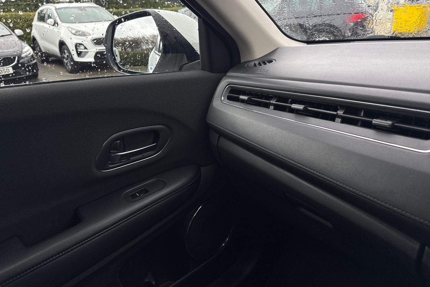 Used Honda HR-V 2018 for sale - 77686828: Photo 51