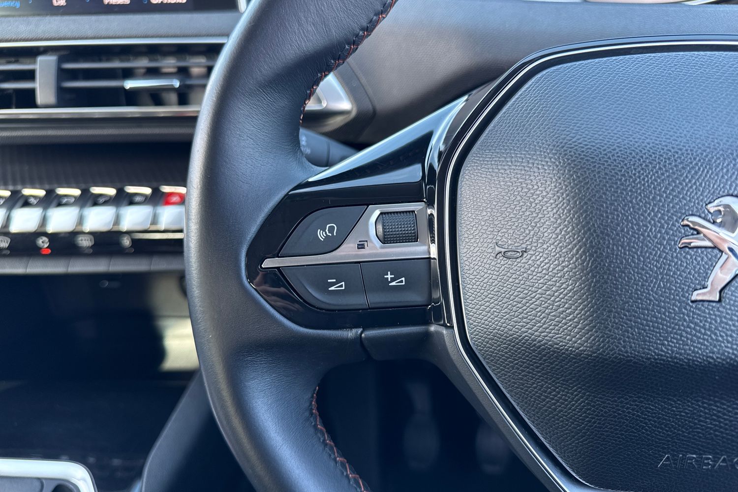 Used Peugeot 3008 2018 for sale - 77733777: Photo 38