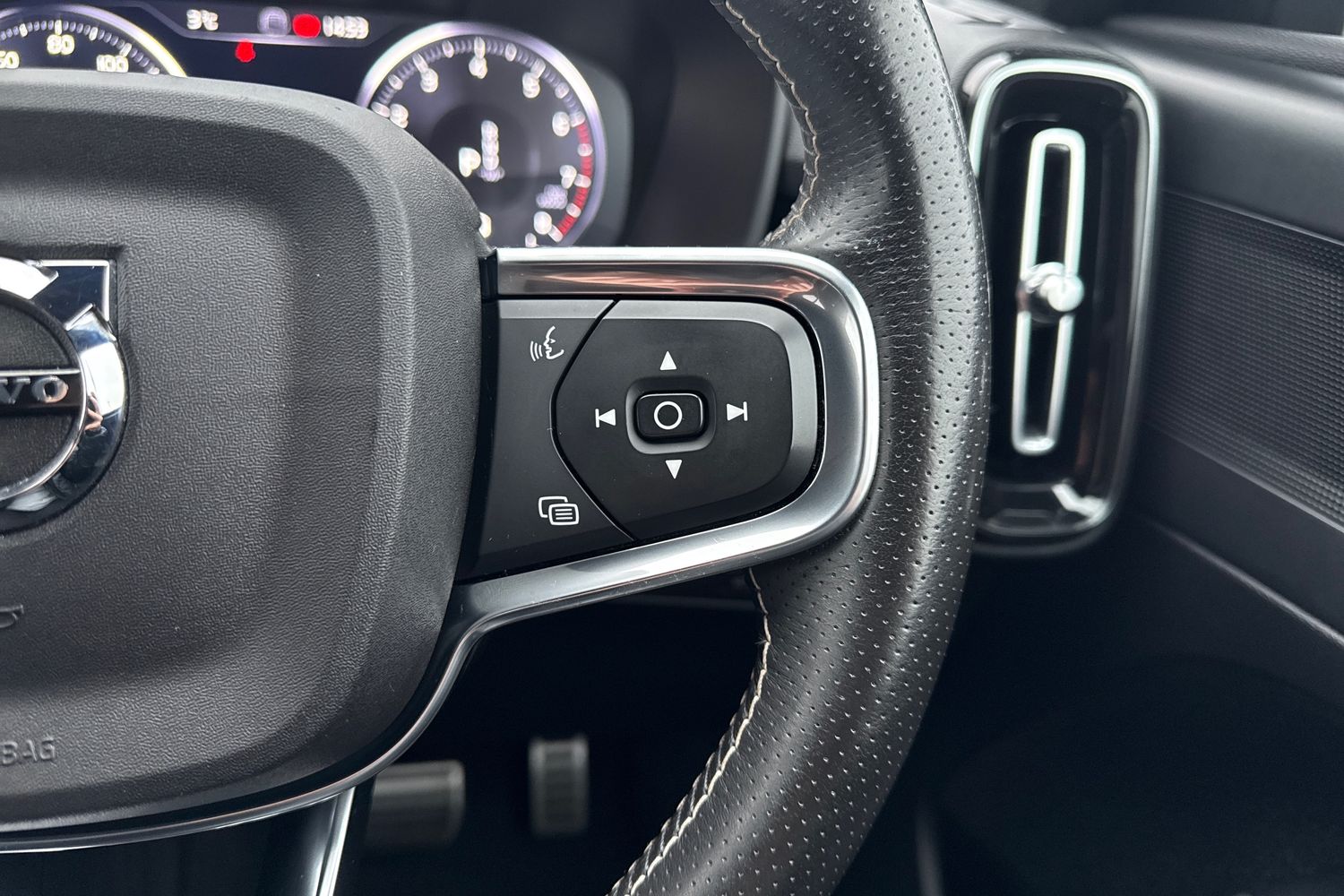 Used Volvo XC40 2020 for sale - 77429641: Photo 40