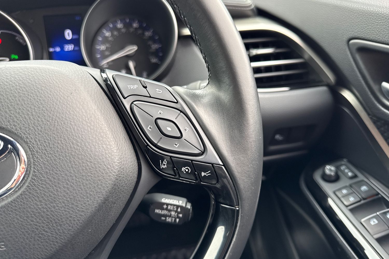 Used Toyota C-HR 2018 for sale - 77649471: Photo 40