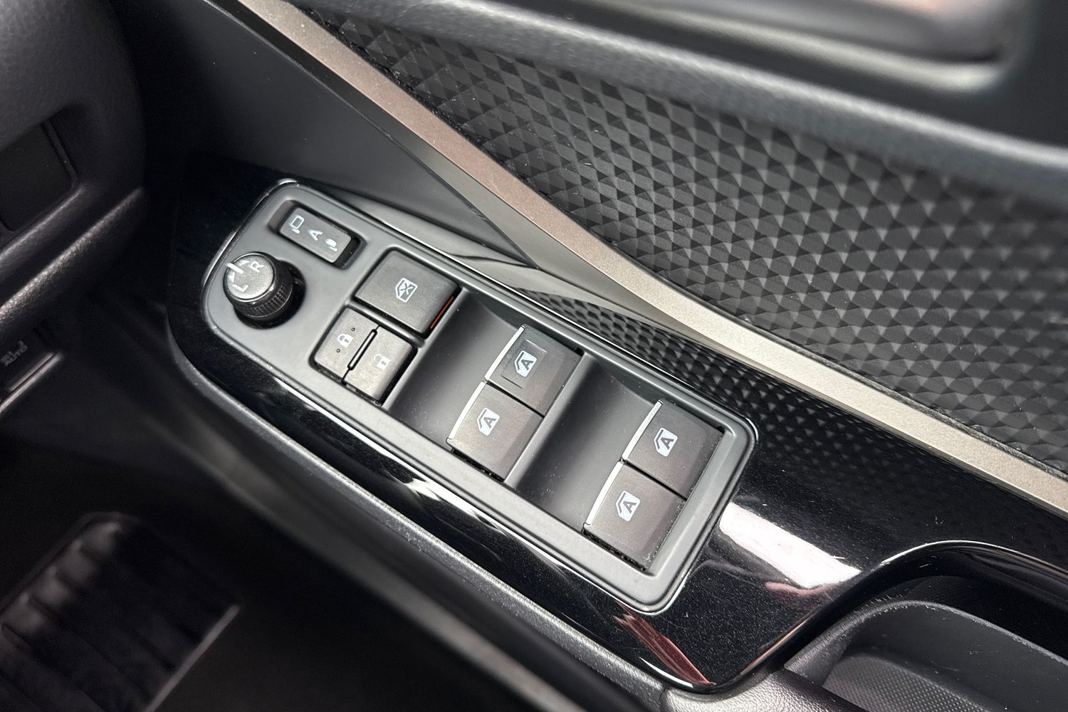 Used Toyota C-HR 2018 for sale - 77649471: Photo 45