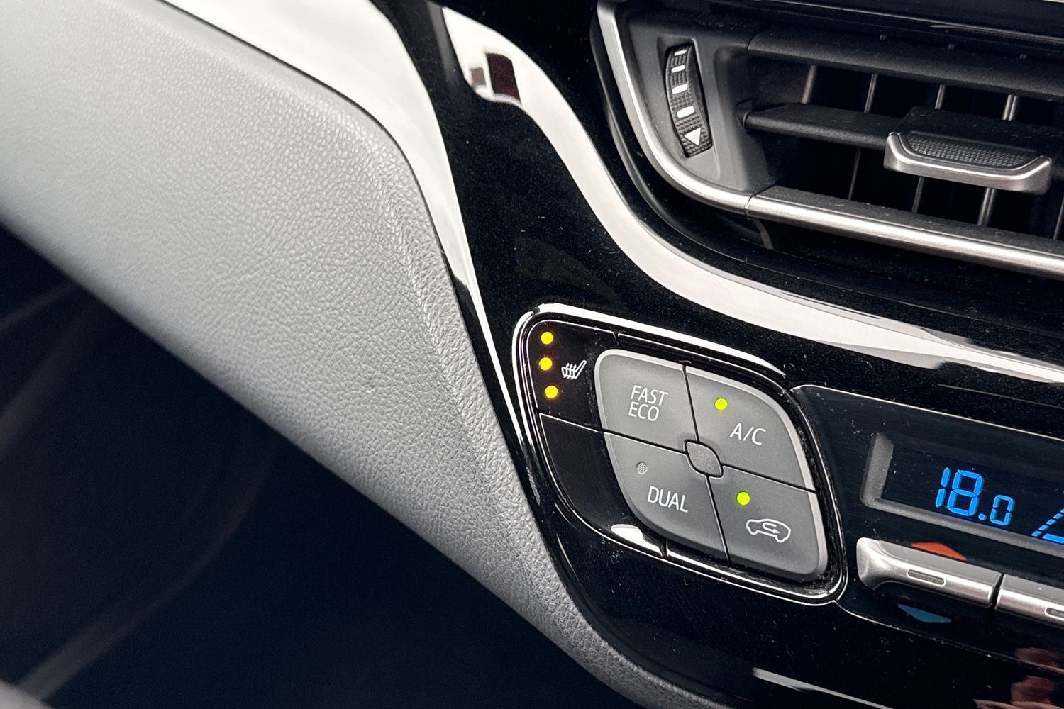 Used Toyota C-HR 2018 for sale - 77649471: Photo 56