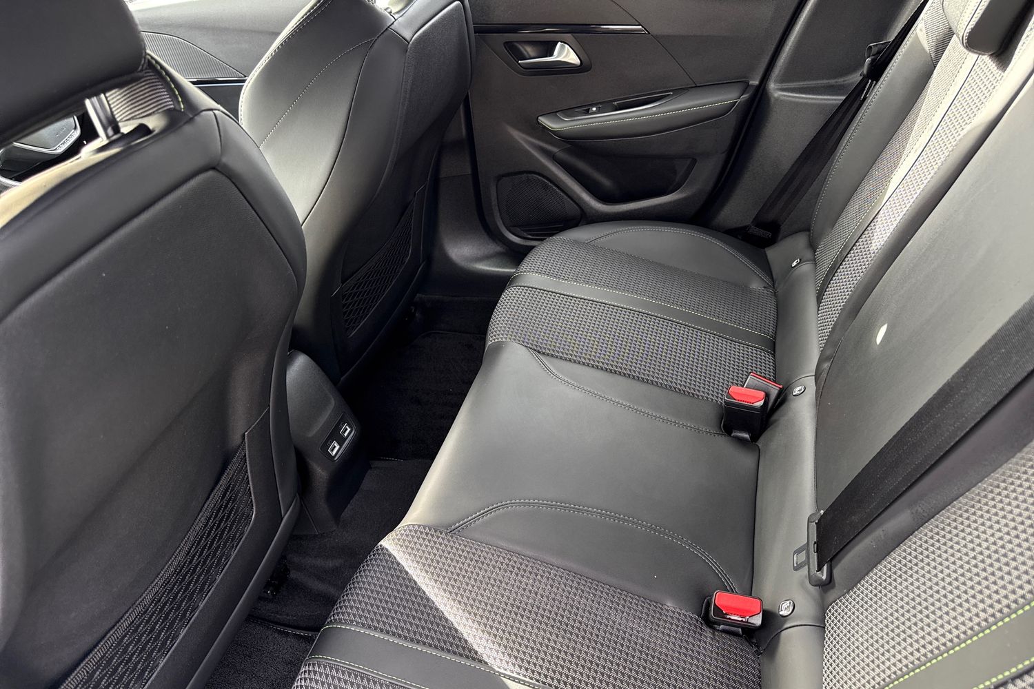 Used Peugeot E-208 2022 for sale - 77570986: Photo 32