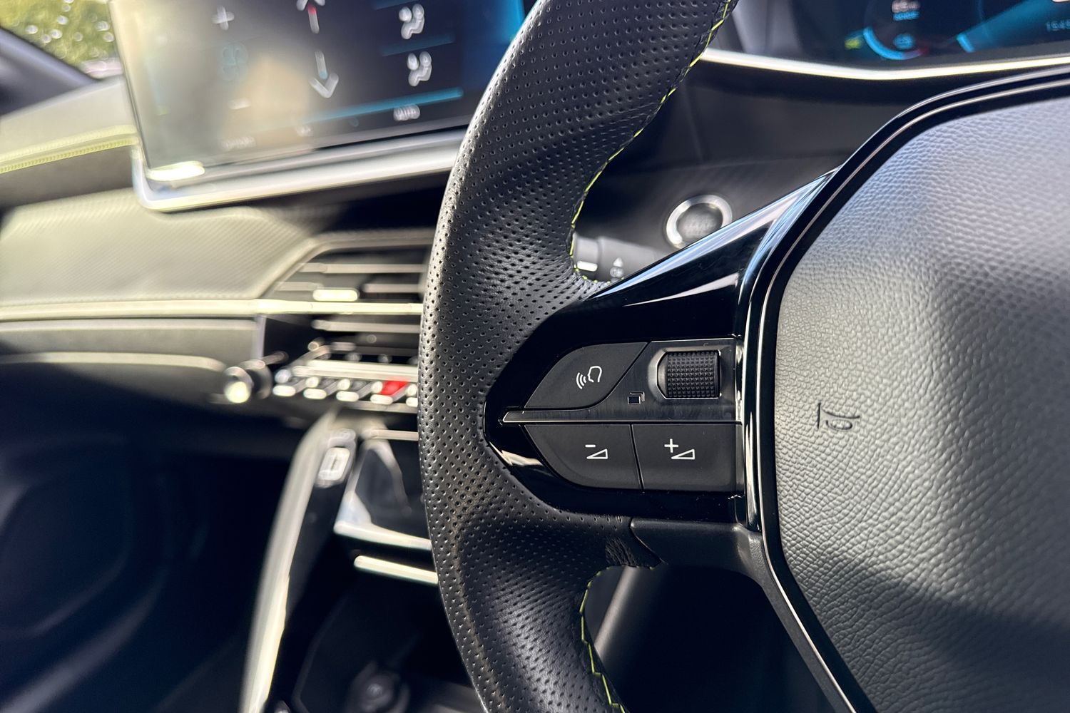 Used Peugeot E-208 2022 for sale - 77570986: Photo 40