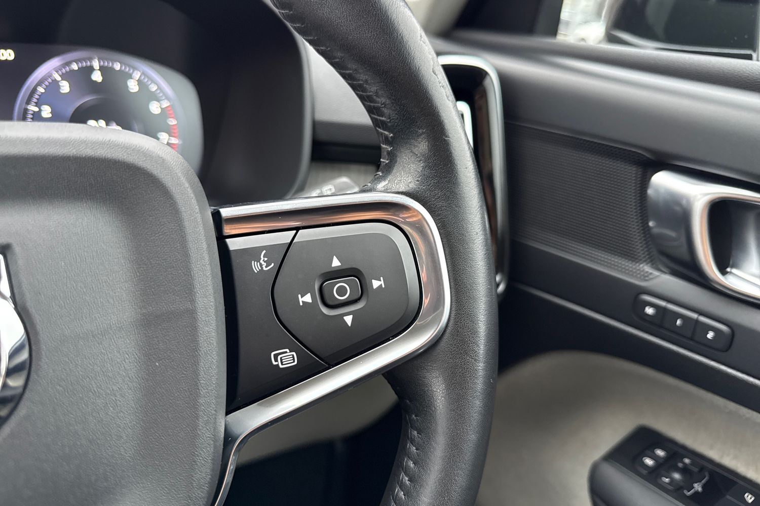 Used Volvo XC40 2021 for sale - 77037318: Photo 40