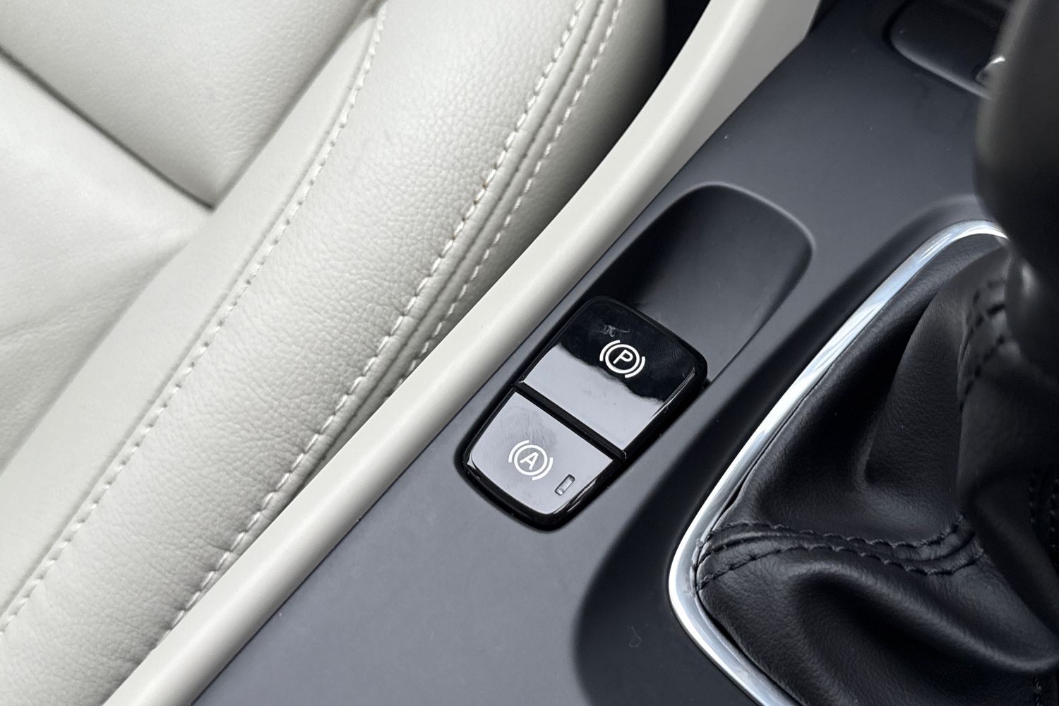 Used Volvo XC40 2021 for sale - 77037318: Photo 56