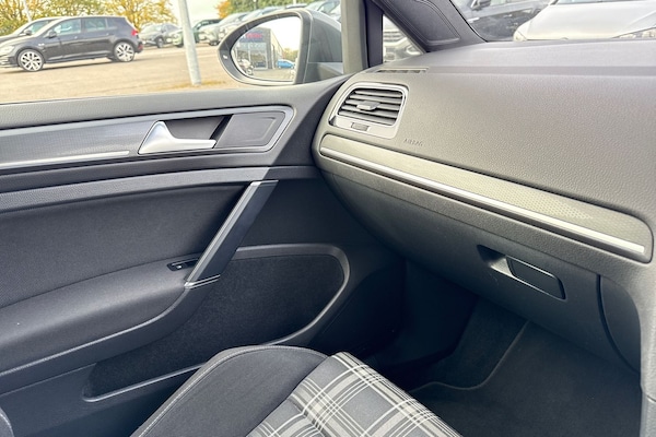 Used Volkswagen Golf 2019 for sale - 76253388: Photo 61