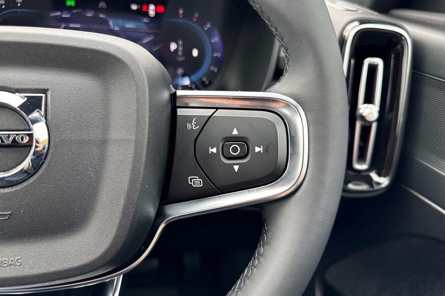 Used Volvo XC40 2023 for sale - 76320433: Photo 41