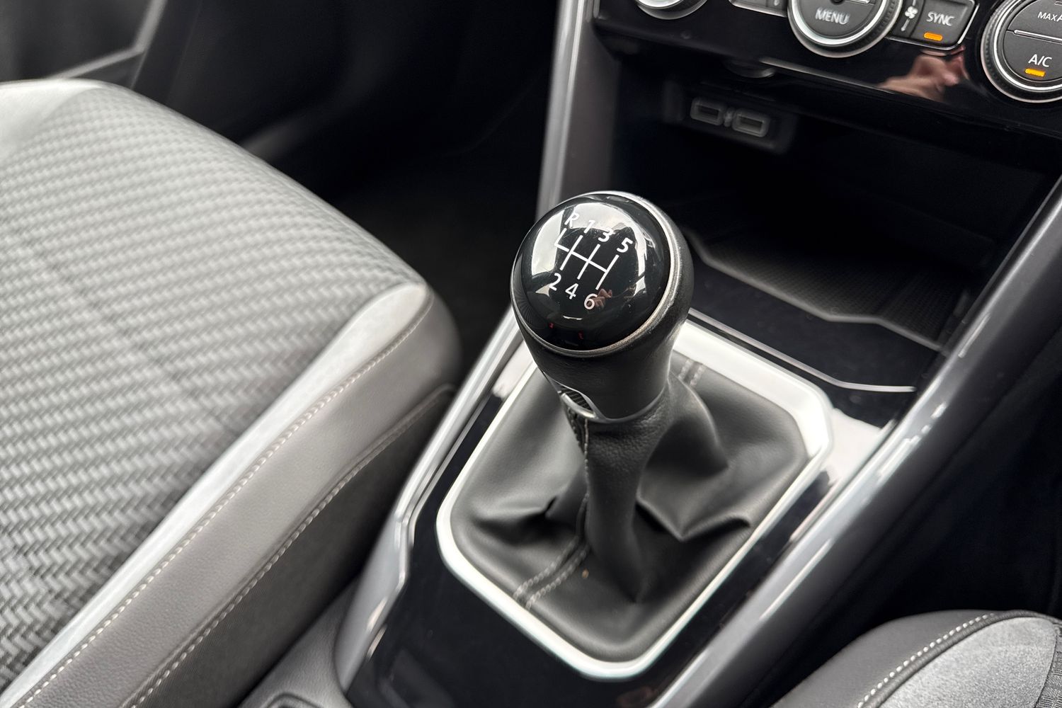 Used Volkswagen T-Roc 2019 for sale - 78078984: Photo 23