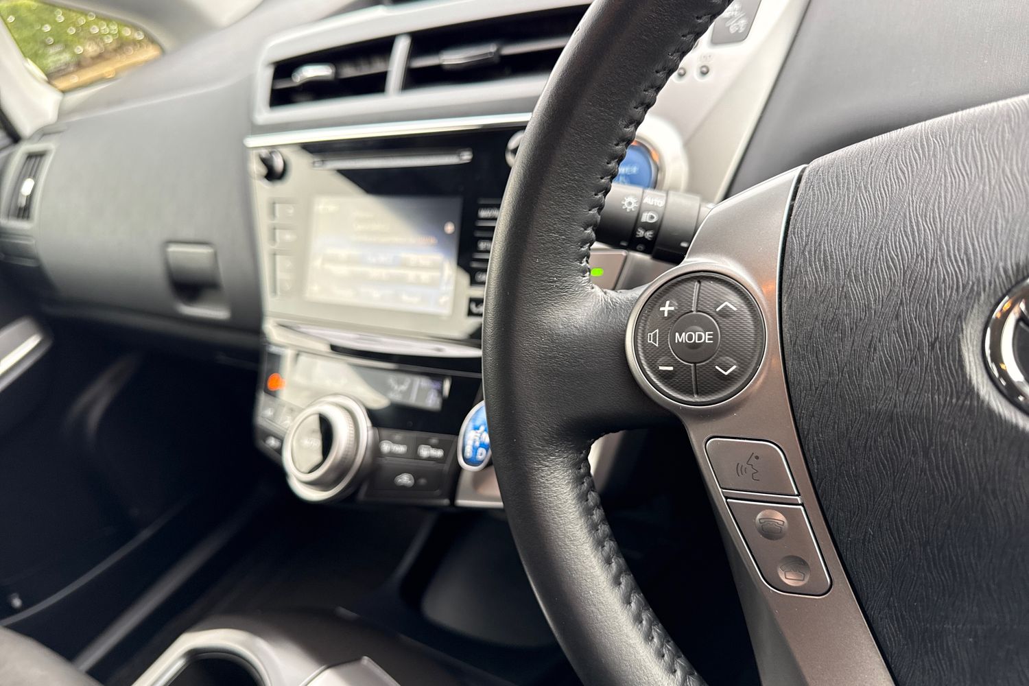 Used Toyota Prius+ 2018 for sale - 77415365: Photo 40