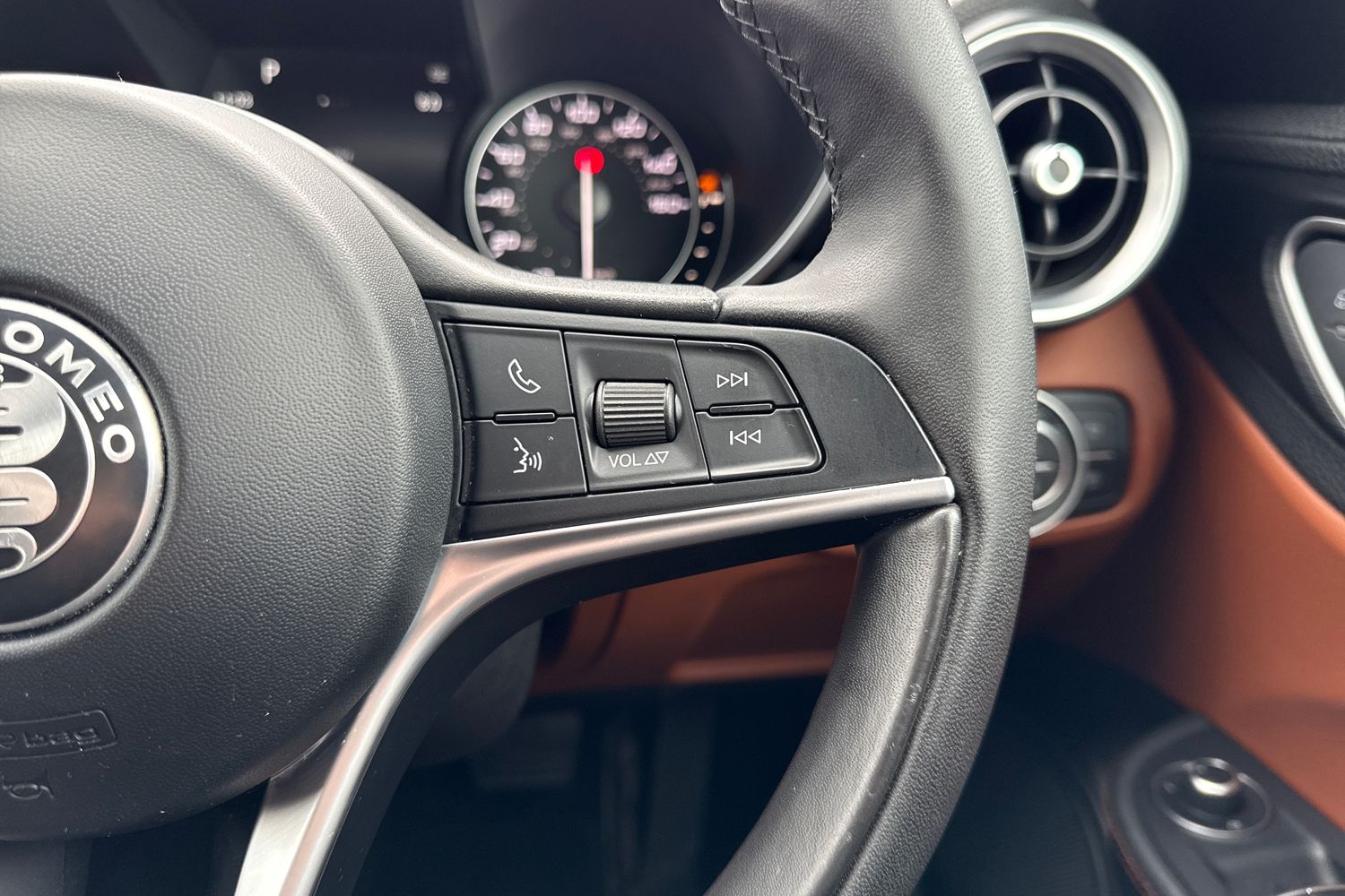 Used Alfa Romeo Giulia 2016 for sale - 77787381: Photo 40