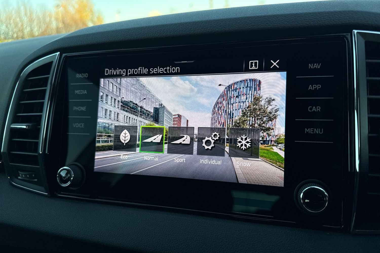 Used Skoda Karoq 2023 for sale - 76610944: Photo 54