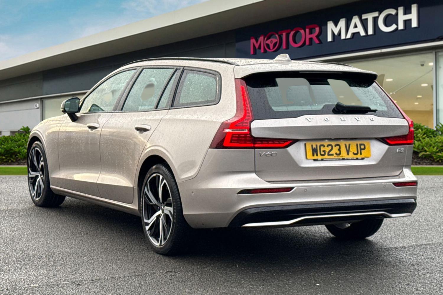 Used Volvo V60 2023 for sale - 76827879: Photo 2