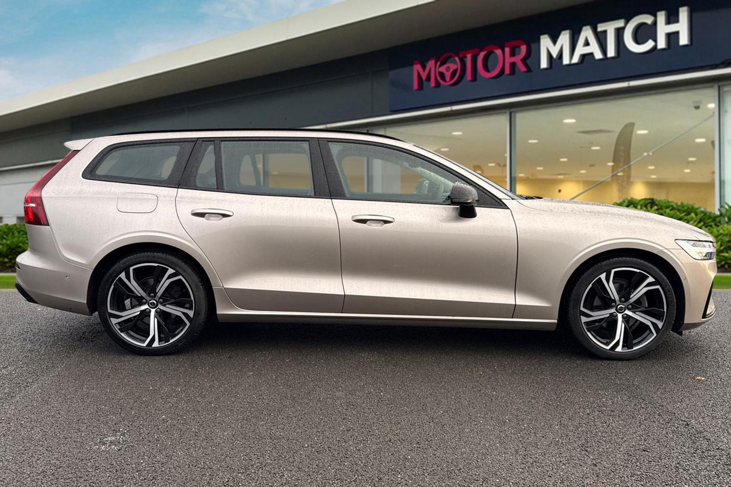 Used Volvo V60 2023 for sale - 76827879: Photo 3