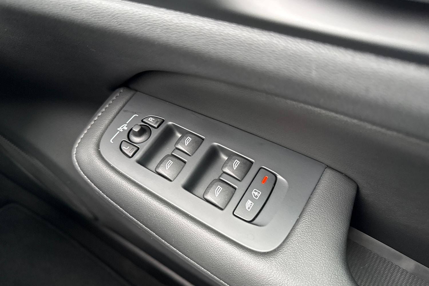 Used Volvo V60 2023 for sale - 76827879: Photo 44