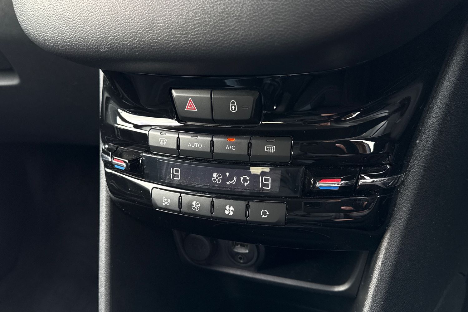 Used Peugeot 208 2015 for sale - 77829529: Photo 22