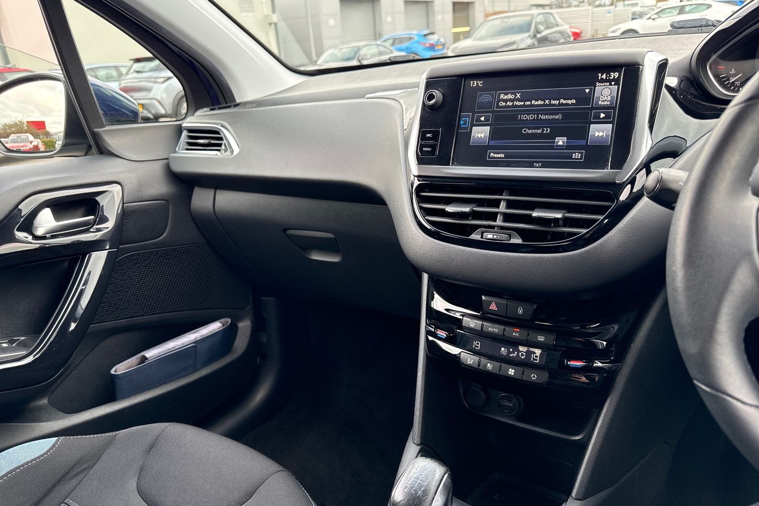 Used Peugeot 208 2015 for sale - 77829529: Photo 44