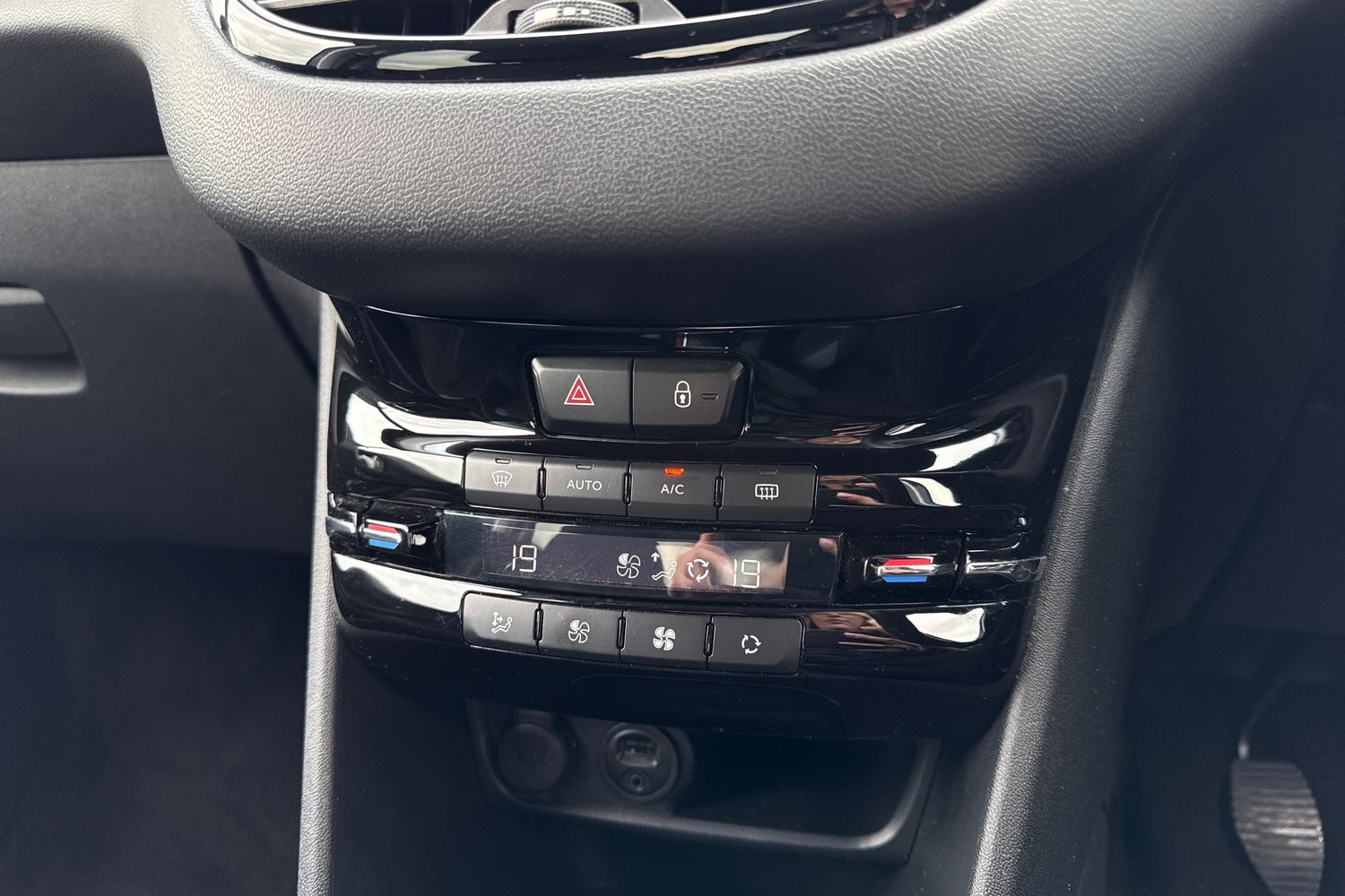 Used Peugeot 208 2015 for sale - 77829529: Photo 51