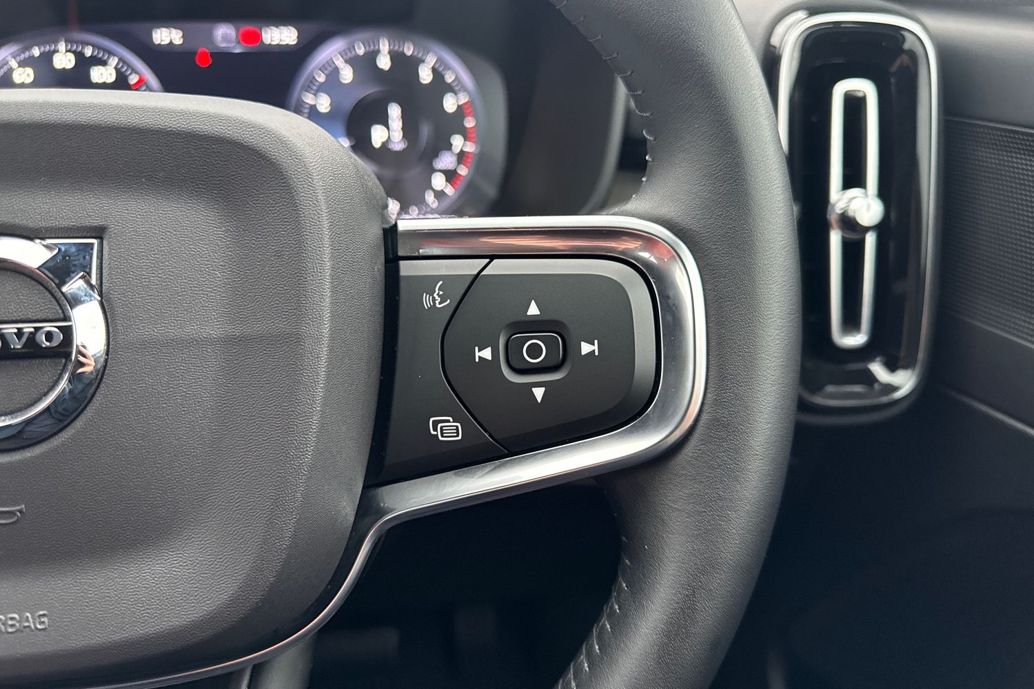 Used Volvo XC40 2020 for sale - 77152552: Photo 41