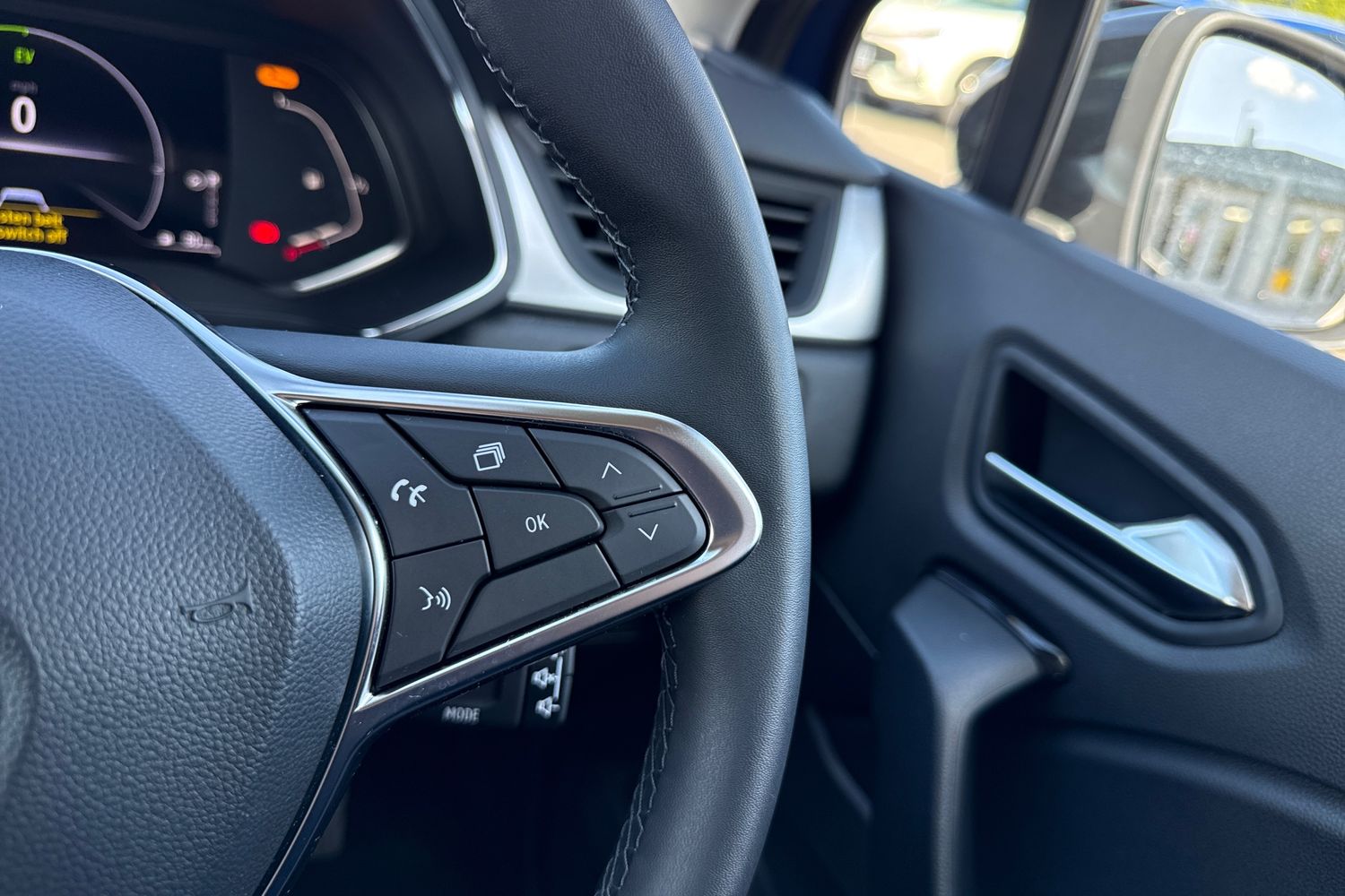 Used Renault Captur 2023 for sale - 78224365: Photo 36