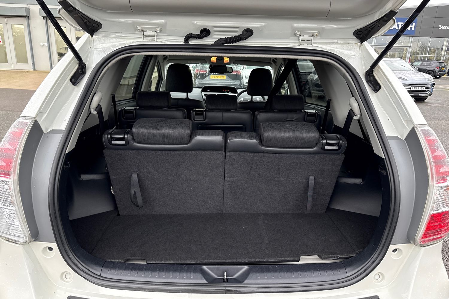 Used Toyota Prius+ 2018 for sale - 77494107: Photo 35