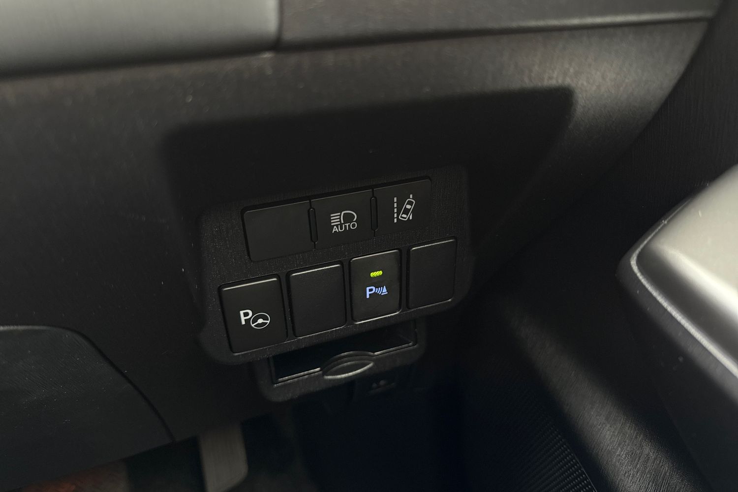 Used Toyota Prius+ 2018 for sale - 77494107: Photo 44