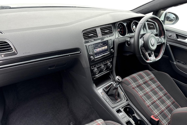 Used Volkswagen Golf 2016 for sale - 76300365: Photo 15