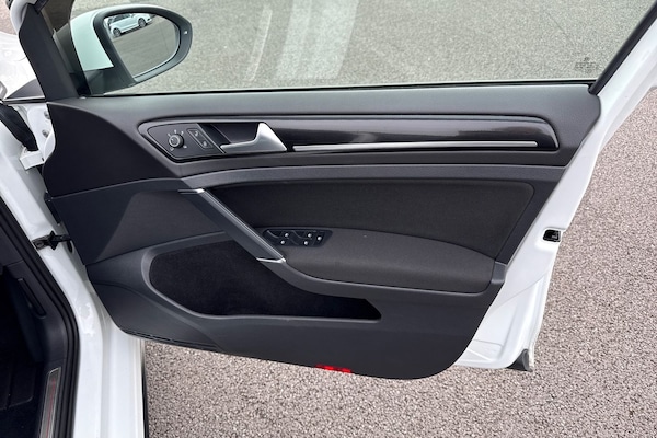 Used Volkswagen Golf 2016 for sale - 76300365: Photo 21