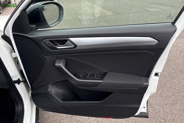 Used Volkswagen T-Roc 2022 for sale - 76143799: Photo 21