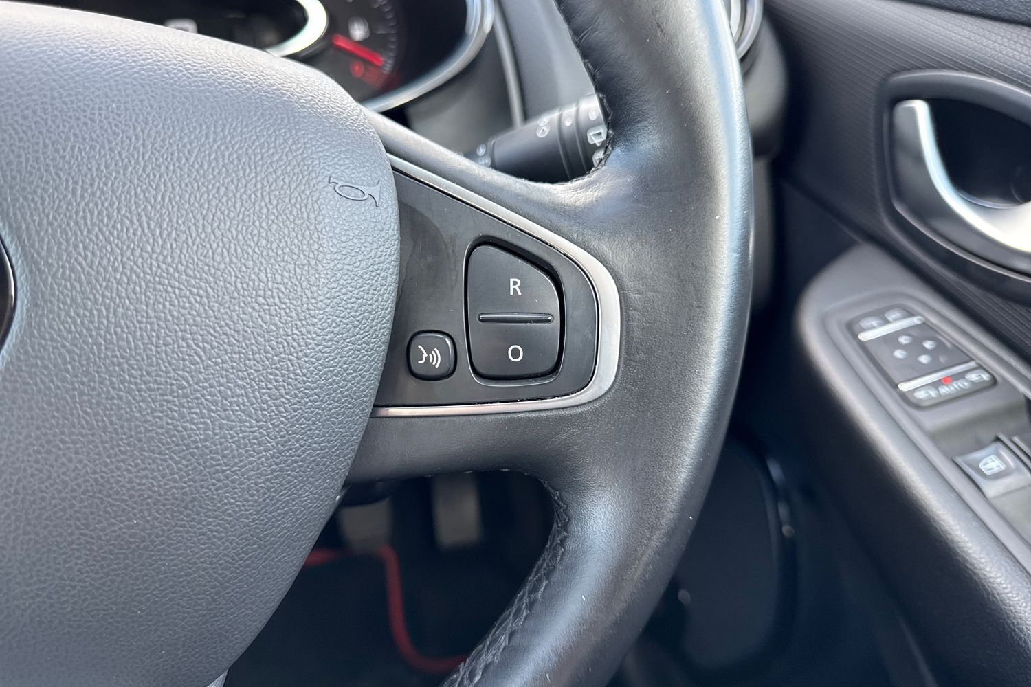 Used Renault Clio 2017 for sale - 77661716: Photo 40